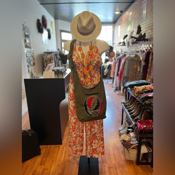 NWT ELLE HALTER TOP SPRING JUMPSUIT - Picture 9 of 10